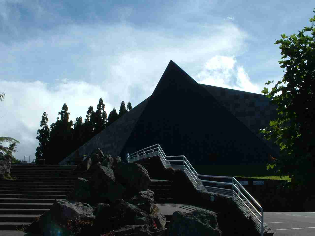 La maison du volcan, construite &agrave; l'initiative des &eacute;poux Krafft